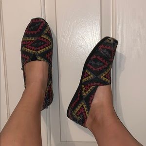 TOMS size 8.5 shoes